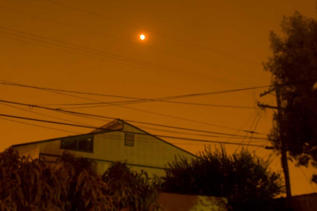 the-bloody-sky-station-fire-los-angeles-sept-1-09